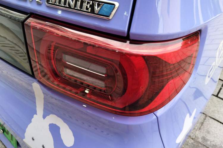 Used Wuling Hongguang MINIEV 2021 Macaron Fashion Edition Lithium-Ion Battery Right Rear Taillight