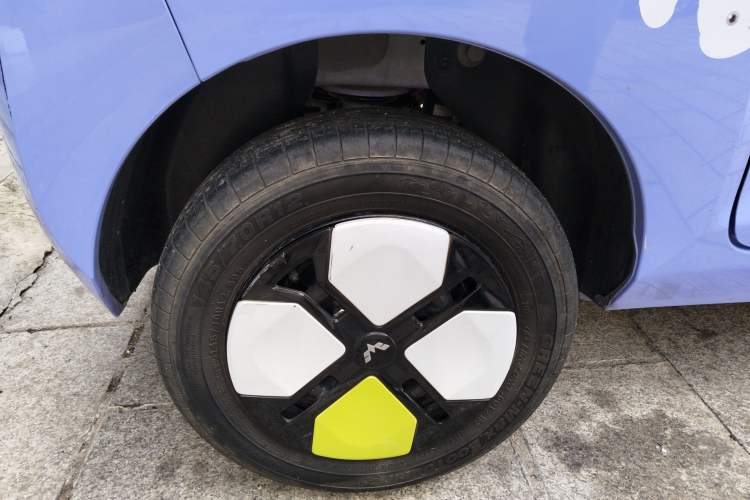 Used Wuling Hongguang MINIEV 2021 Macaron Fashion Edition Lithium-Ion Battery Right Rear Wheel Hub