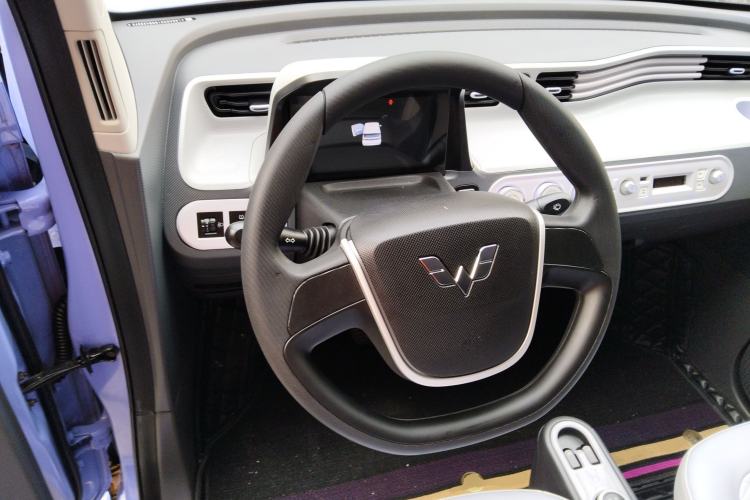 Used Wuling Hongguang MINIEV 2021 Macaron Fashion Edition Lithium-Ion Battery Steering Wheel