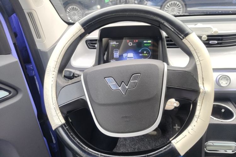 Used Wuling Hongguang MINIEV 2021 Macaron Sandwich Model 120 km Lithium Iron Phosphate Steering Wheel