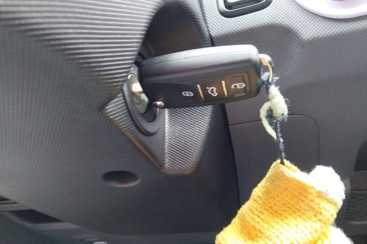 Used Wuling Hongguang MINIEV 2021 Macaron Fashion Edition Lithium-Ion Battery Vehicle Key