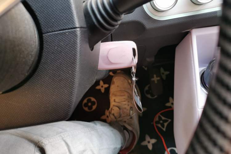 Used Wuling Hongguang MINIEV 2021 Macaron Premium Model – Lithium Iron Phosphate Vehicle Key
