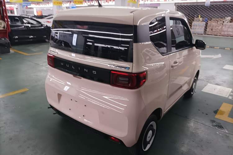 Used Wuling Hongguang MINIEV 2021 Macaron Sandwich Model 120 km Lithium NMC Rear Right 45 Deg