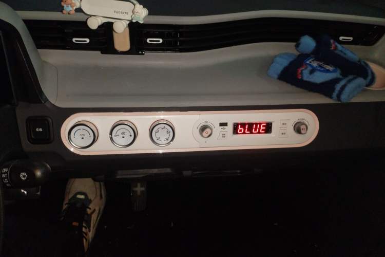 Used Wuling Hongguang MINIEV 2021 Macaron Premium Model – Lithium Iron Phosphate Audio And AC Panel