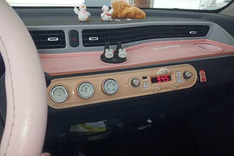Used Wuling Hongguang MINIEV 2021 Macaron Fashion Model Lithium Iron Phosphate Audio And AC Panel