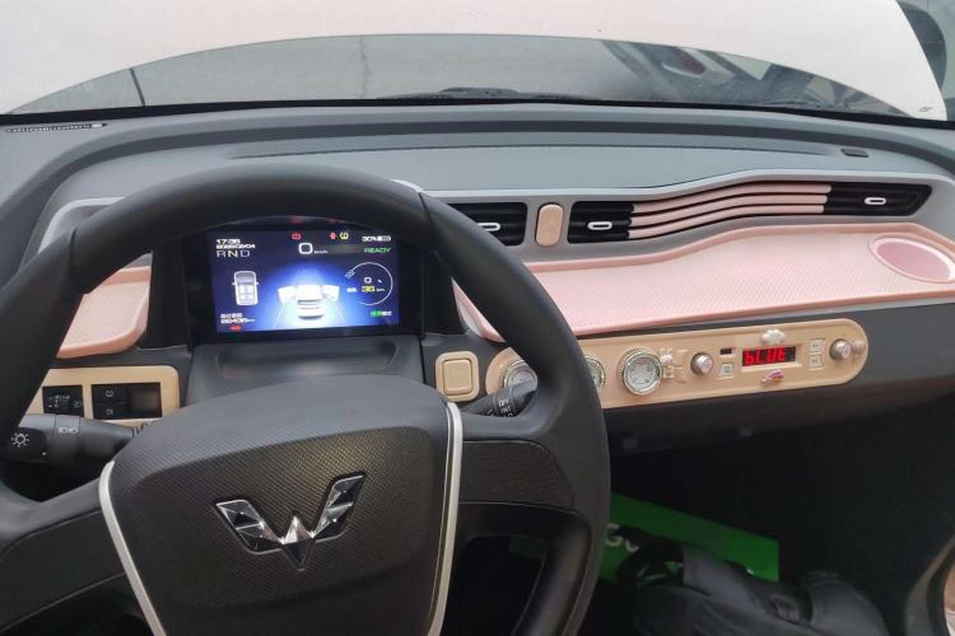 Used Wuling Hongguang MINIEV 2021 Macaron Fashion Edition Lithium-Ion Battery Center Console