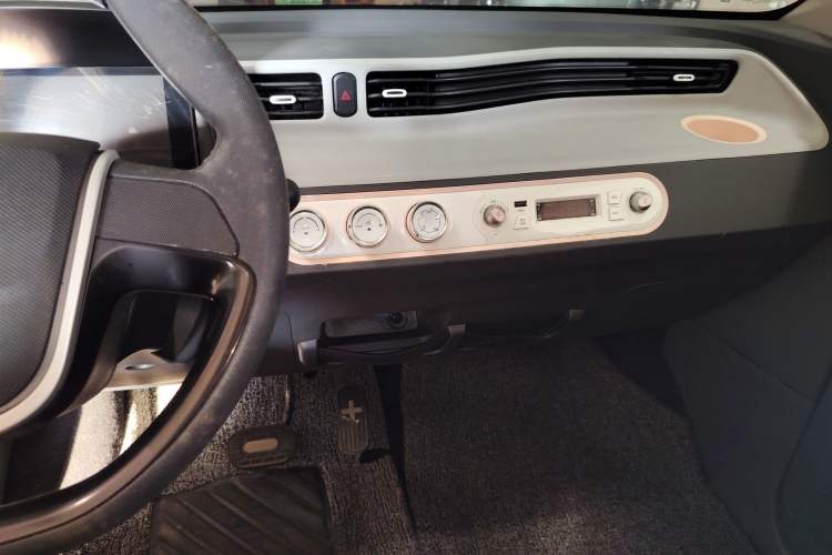 Used Wuling Hongguang MINIEV 2021 Macaron Premium Model – Lithium-NMC Center Console