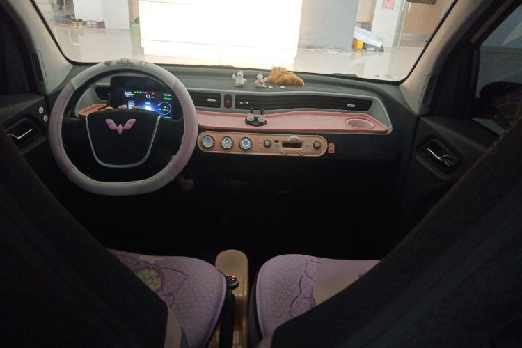 Used Wuling Hongguang MINIEV 2021 Macaron Fashion Model Lithium Iron Phosphate Center Console