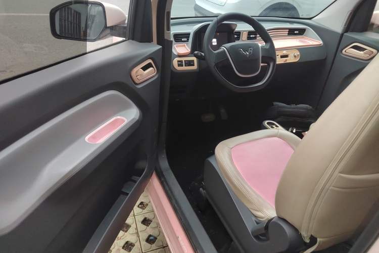Used Wuling Hongguang MINIEV 2021 Macaron Fashion Edition Lithium-Ion Battery Driver Seat