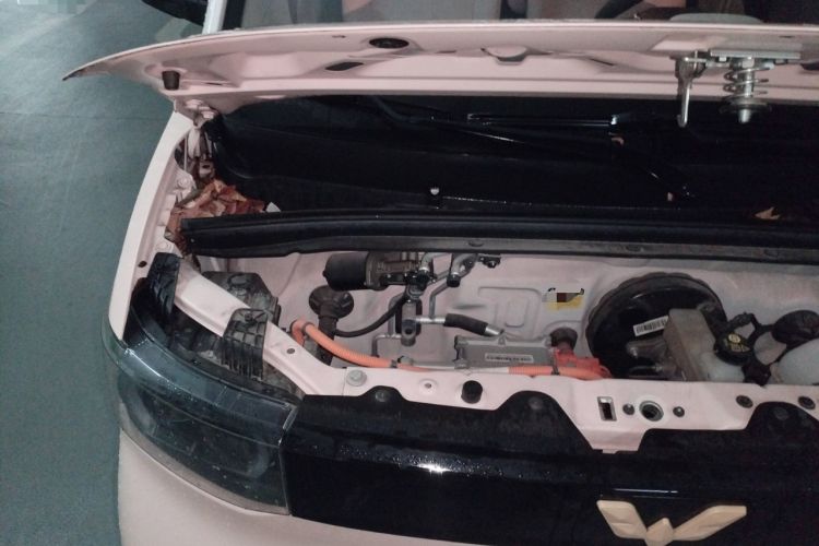 Used Wuling Hongguang MINIEV 2021 Macaron Premium Model – Lithium Iron Phosphate Engine Bay Right