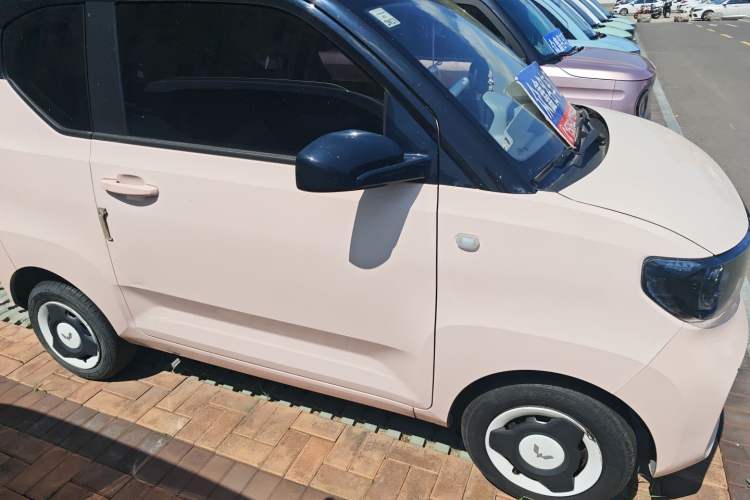 Used Wuling Hongguang MINIEV 2021 Macaron Fashion Model Lithium Iron Phosphate Exterior 2