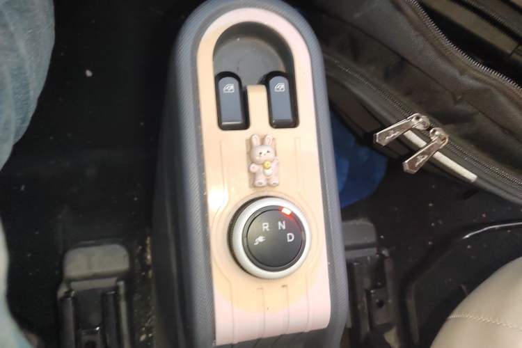 Used Wuling Hongguang MINIEV 2021 Macaron Fashion Edition Lithium-Ion Battery Gear Lever