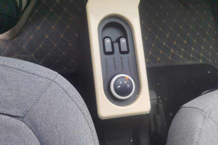 Used Wuling Hongguang MINIEV 2021 Macaron Premium Model – Lithium-NMC Gear Lever