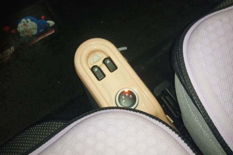 Used Wuling Hongguang MINIEV 2021 Macaron Fashion Model Lithium Iron Phosphate Gear Lever