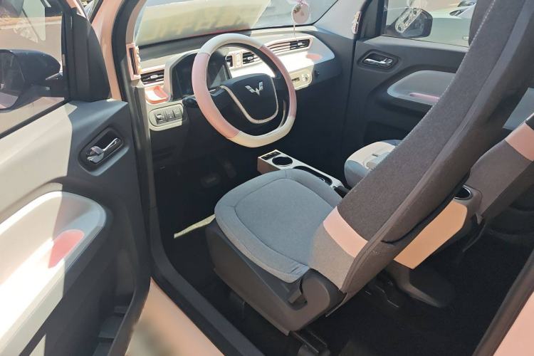 Used Wuling Hongguang MINIEV 2021 Macaron Fashion Model Lithium Iron Phosphate Interior 2