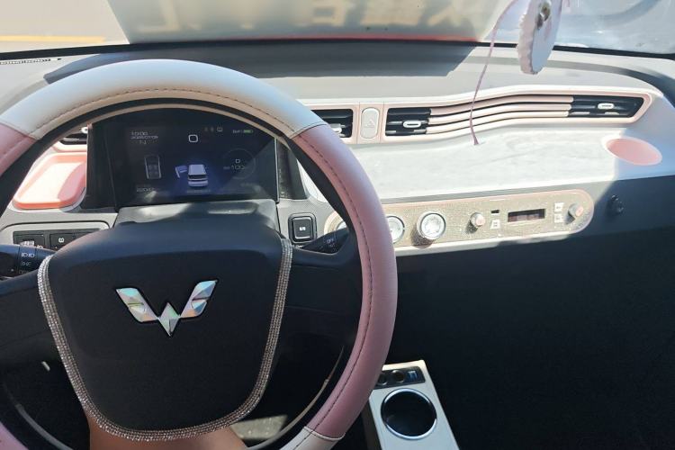 Used Wuling Hongguang MINIEV 2021 Macaron Fashion Model Lithium Iron Phosphate Interior 3