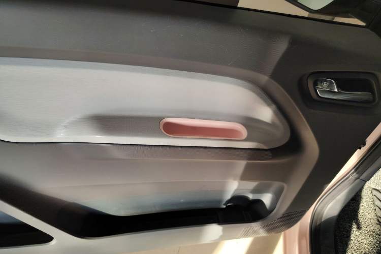 Used Wuling Hongguang MINIEV 2021 Macaron Premium Model – Lithium-NMC Interior 4