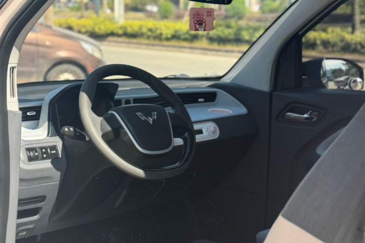 Used Wuling Hongguang MINIEV 2021 Macaron Premium Model – Lithium Iron Phosphate Interior 4