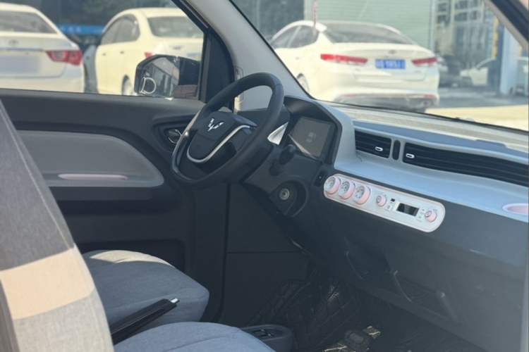 Used Wuling Hongguang MINIEV 2021 Macaron Premium Model – Lithium Iron Phosphate Interior 5