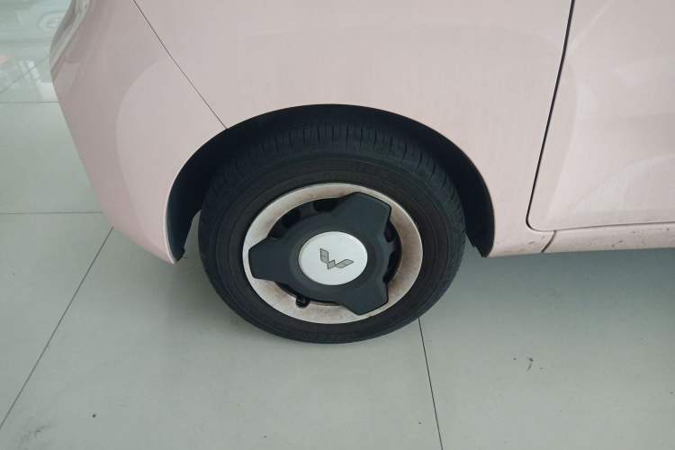 Used Wuling Hongguang MINIEV 2021 Macaron Fashion Model Lithium Iron Phosphate Left Front Wheel Hub