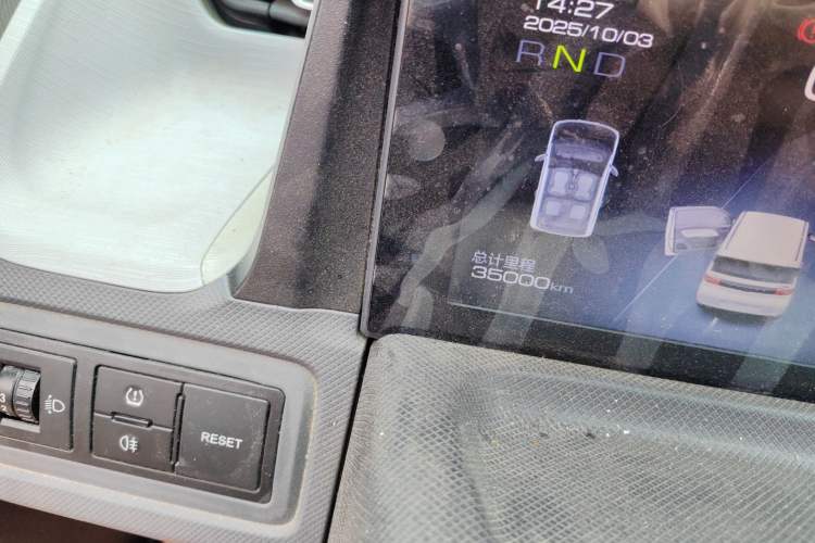 Used Wuling Hongguang MINIEV 2021 Macaron Premium Model – Lithium Iron Phosphate Odometer Close Up