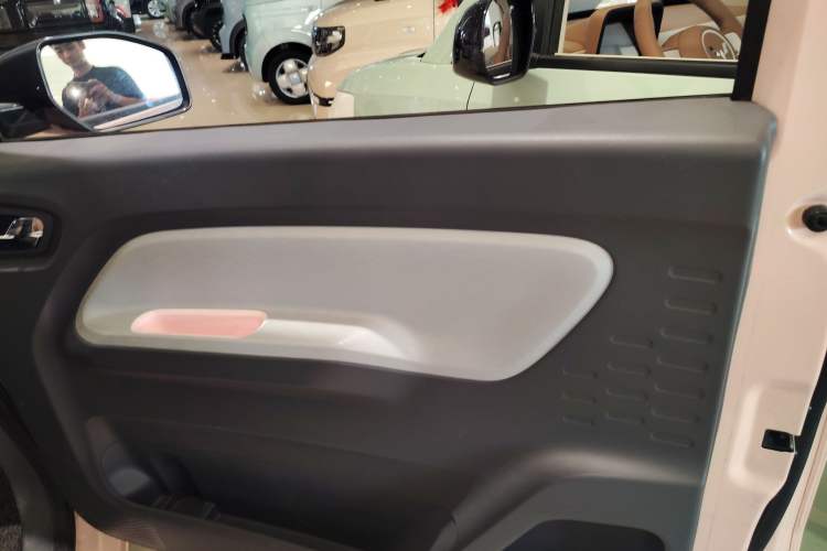 Used Wuling Hongguang MINIEV 2021 Macaron Premium Model – Lithium-NMC Right Front Door Interior