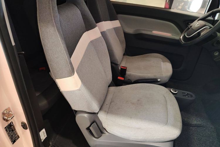 Used Wuling Hongguang MINIEV 2021 Macaron Premium Model – Lithium-NMC Right Front Seat