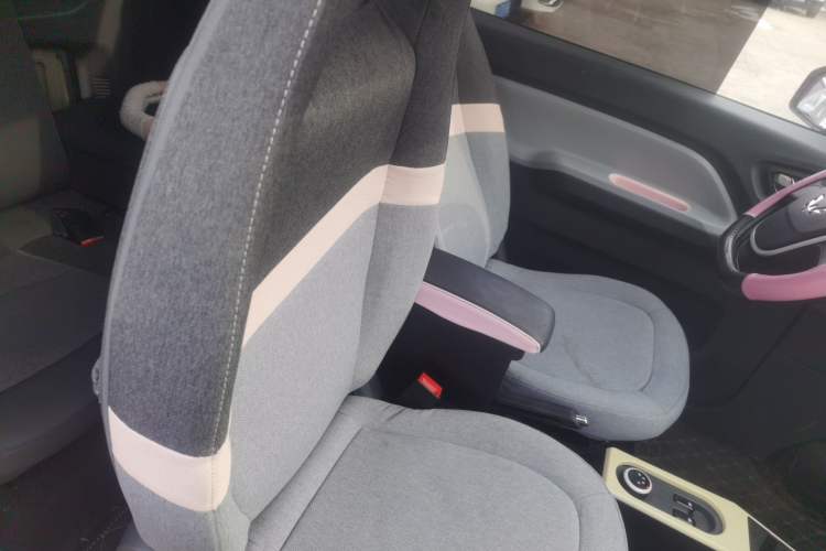 Used Wuling Hongguang MINIEV 2021 Macaron Premium Model – Lithium-NMC Right Front Seat