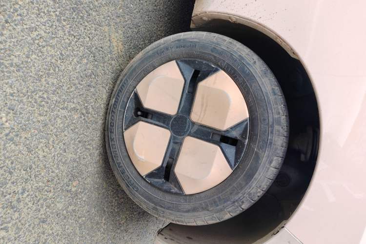 Used Wuling Hongguang MINIEV 2021 Macaron Premium Model – Lithium Iron Phosphate Right Front Wheel Hub