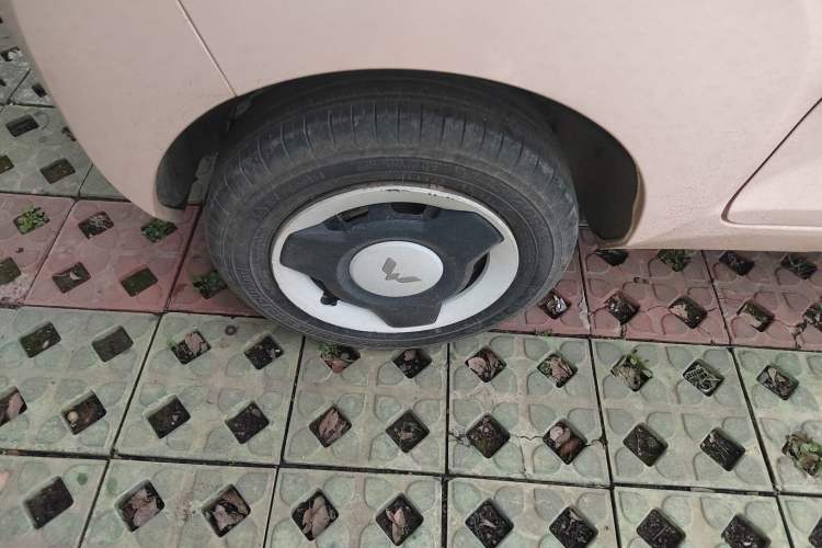 Used Wuling Hongguang MINIEV 2021 Macaron Fashion Edition Lithium-Ion Battery Right Rear Wheel Hub
