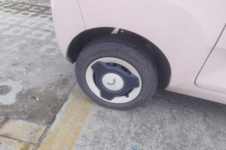 Used Wuling Hongguang MINIEV 2021 Macaron Premium Model – Lithium-NMC Right Rear Wheel Hub
