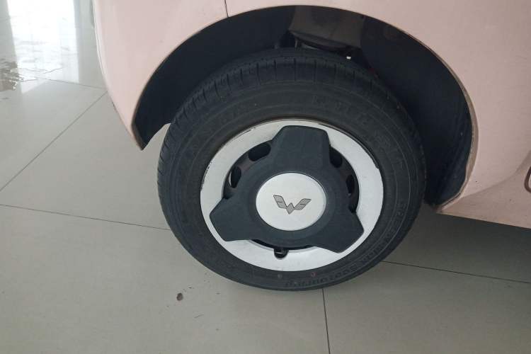 Used Wuling Hongguang MINIEV 2021 Macaron Fashion Model Lithium Iron Phosphate Right Rear Wheel Hub