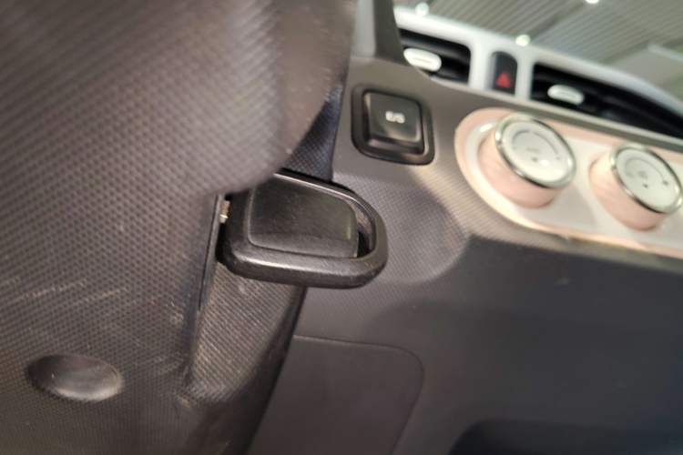 Used Wuling Hongguang MINIEV 2021 Macaron Premium Model – Lithium-NMC Vehicle Key