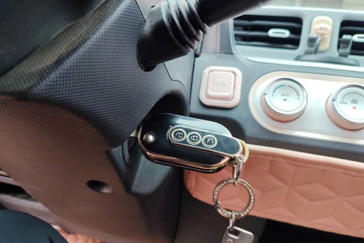Used Wuling Hongguang MINIEV 2021 Macaron Premium Model – Lithium Iron Phosphate Vehicle Key