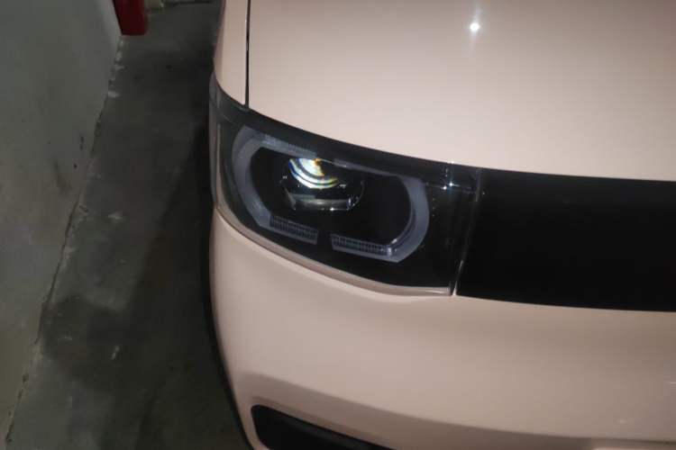 Used Wuling Hongguang MINIEV 2021 Macaron Premium Model – Lithium Iron Phosphate Right Front Headlight
