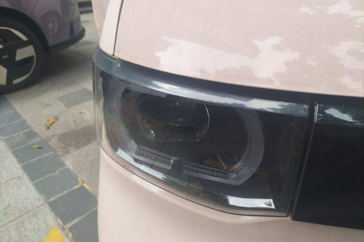 Used Wuling Hongguang MINIEV 2021 Macaron Premium Model – Lithium-NMC Right Front Headlight