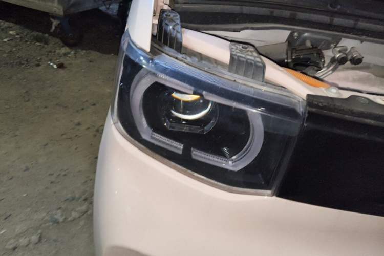 Used Wuling Hongguang MINIEV 2021 Macaron Premium Model – Lithium Iron Phosphate Right Front Headlight