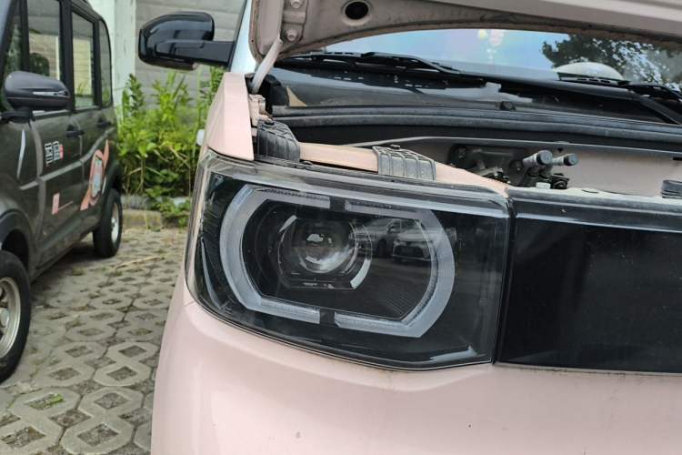 Used Wuling Hongguang MINIEV 2021 Macaron Premium Model – Lithium-NMC Right Front Headlight
