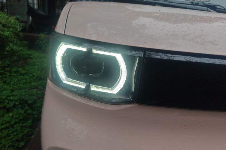 Used Wuling Hongguang MINIEV 2021 Macaron Fashion Model Lithium Iron Phosphate Right Front Headlight