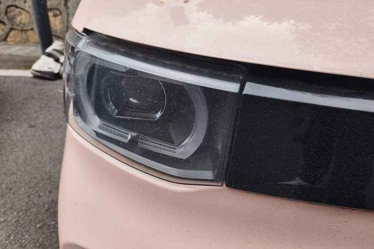 Used Wuling Hongguang MINIEV 2021 Macaron Premium Model – Lithium Iron Phosphate Right Front Headlight