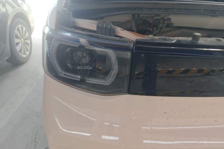 Used Wuling Hongguang MINIEV 2021 Macaron Premium Model – Lithium-NMC Right Front Headlight