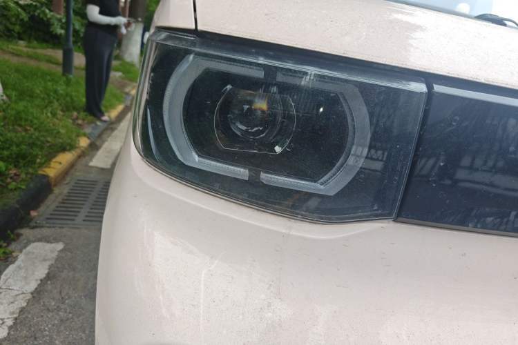 Used Wuling Hongguang MINIEV 2021 Macaron Premium Model – Lithium Iron Phosphate Right Front Headlight
