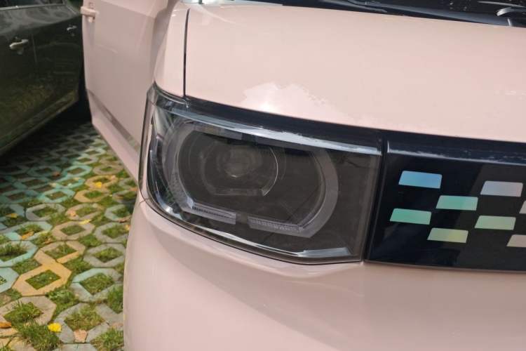 Used Wuling Hongguang MINIEV 2021 Macaron Premium Model – Lithium-NMC Right Front Headlight
