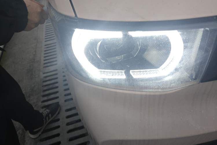 Used Wuling Hongguang MINIEV 2021 Macaron Fashion Edition Lithium-Ion Battery Right Front Headlight
