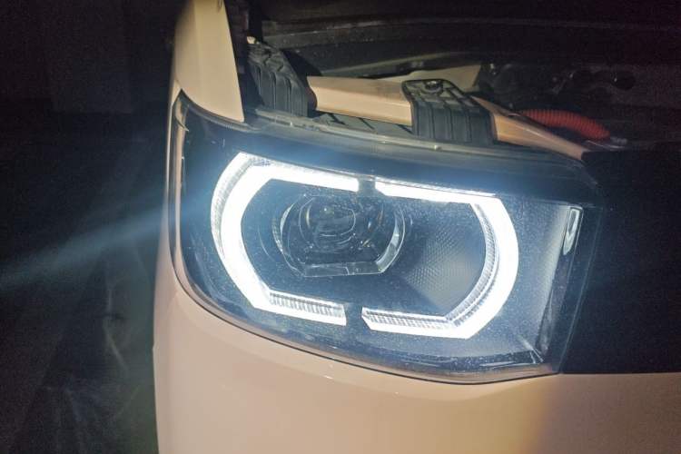Used Wuling Hongguang MINIEV 2021 Macaron Premium Model – Lithium-NMC Right Front Headlight