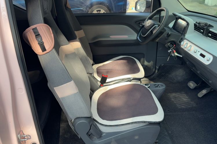 Used Wuling Hongguang MINIEV 2021 Macaron Fashion Model Lithium Iron Phosphate Right Front Seat