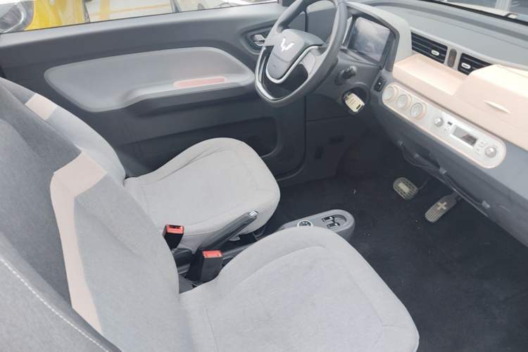 Used Wuling Hongguang MINIEV 2021 Macaron Premium Model – Lithium Iron Phosphate Right Front Seat