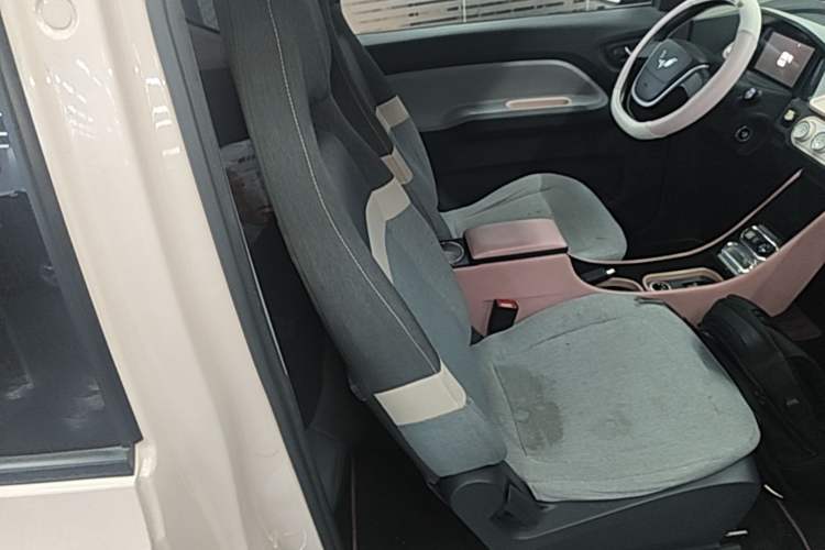 Used Wuling Hongguang MINIEV 2021 Macaron Fashion Edition Lithium-Ion Battery Right Front Seat