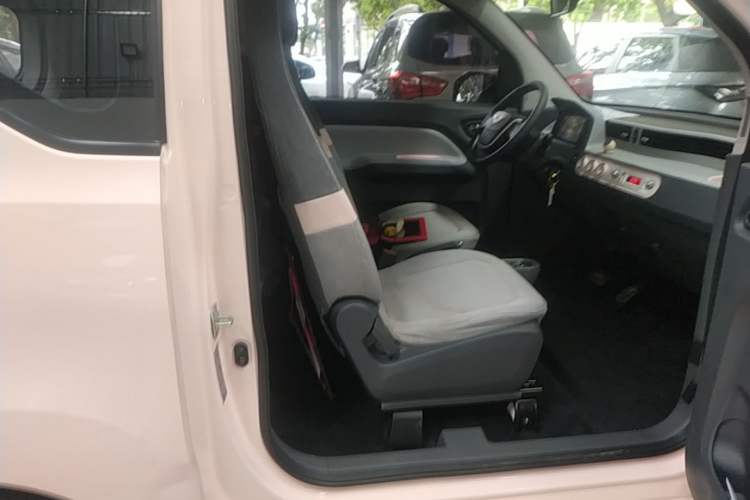 Used Wuling Hongguang MINIEV 2021 Macaron Premium Model – Lithium Iron Phosphate Right Front Seat