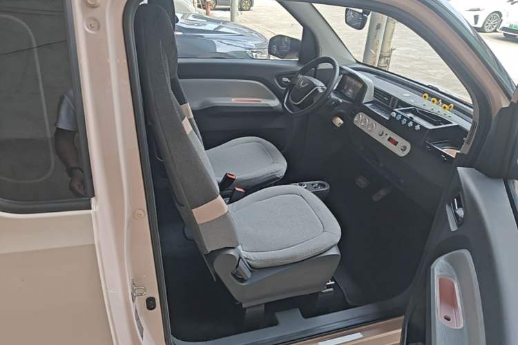 Used Wuling Hongguang MINIEV 2021 Macaron Premium Model – Lithium-NMC Right Front Seat